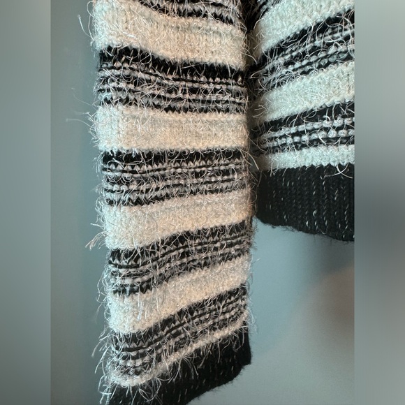 Calvin Klein Cardigan Women’s Black White Striped Fuzzy Eyelash Cropped Open - Picture 12 of 16